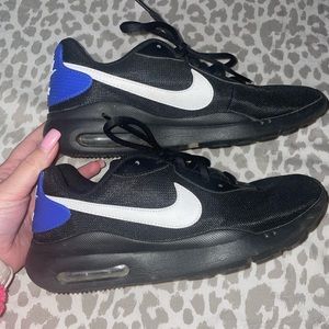 Women’s Nike Air size 6